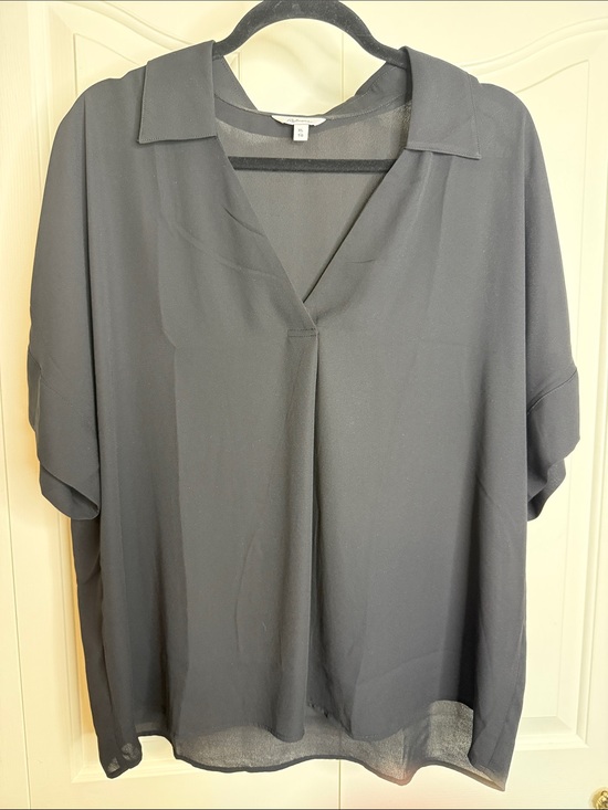 Reitmans Tops - Reitmans pullover V Neck Blouse